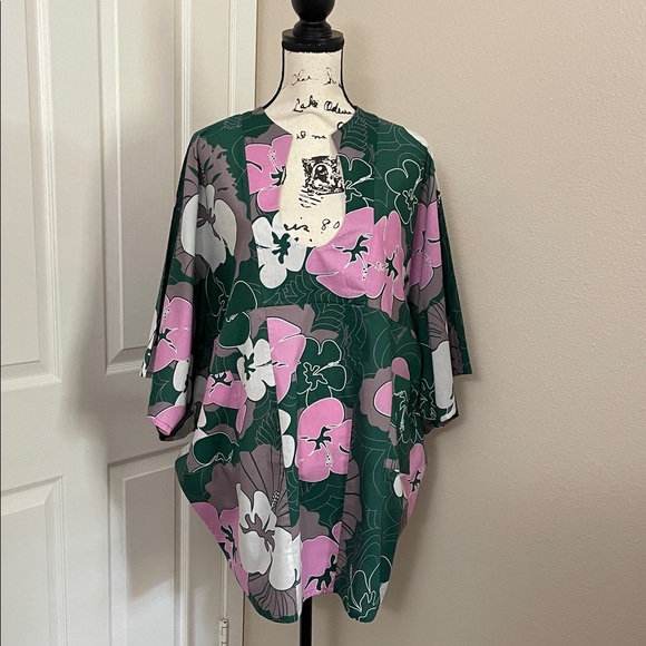 Manuhealii Dresses & Skirts - NWT Manuhealii Makapuʻu Dress Hibiscus Evergreen OS